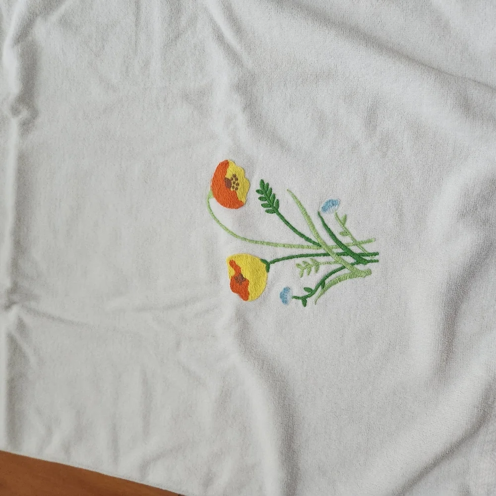 Vintage Lady Pepperell White with Yellow and Orange Flower Towel Set